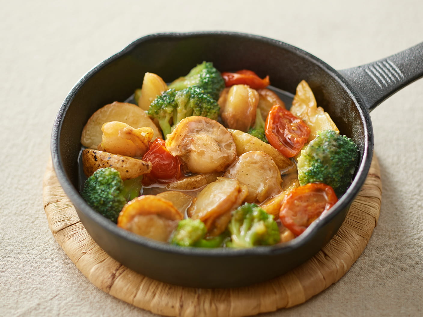 フライパンでつくるミールキット　ほたてとブロッコリーのアヒージョの商品イメージ