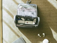 ポリエステル　吊るして使える洗面用具ケースのイメージ3
