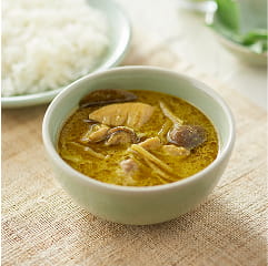素材を生かしたカレー グリーン