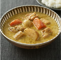 素材を生かした とんこつと和風だしのクリーミースープカレー