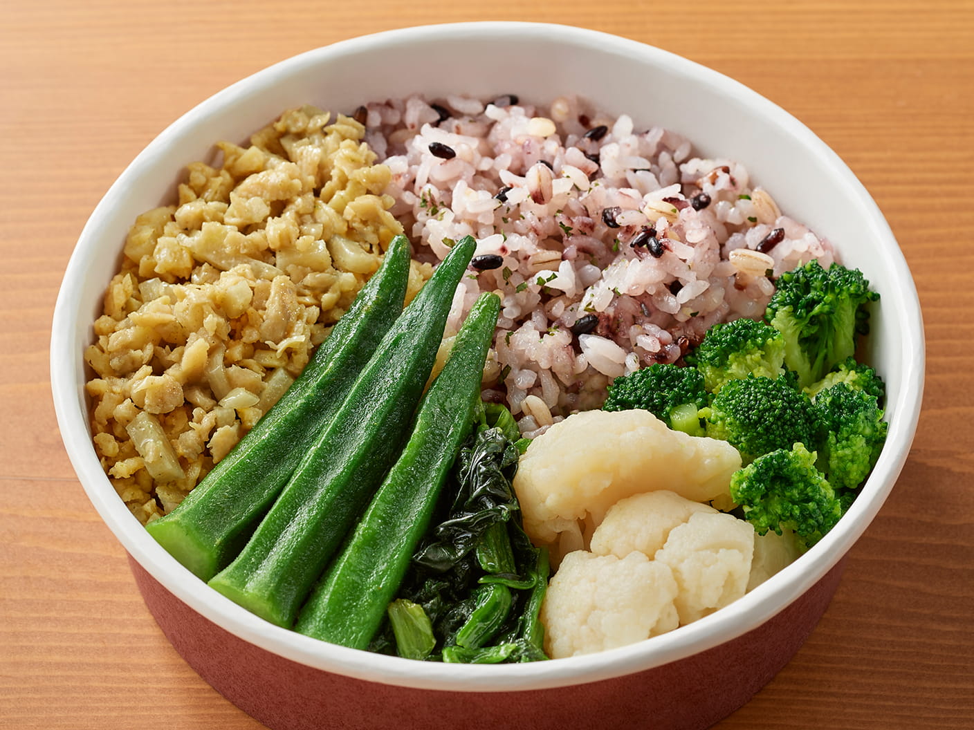 <span class="eng">１</span>／<span class="eng">３</span>日分の野菜を使った雑穀ごはん　スパイシーグリーンサラダ　<span class="eng">２６０ｇ</span>（<span class="eng">１</span>人前）のイメージ