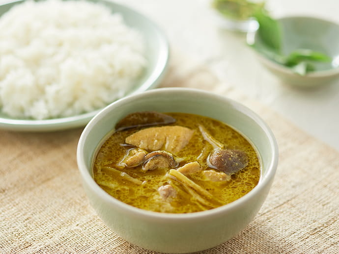 素材を生かしたカレー　グリーン