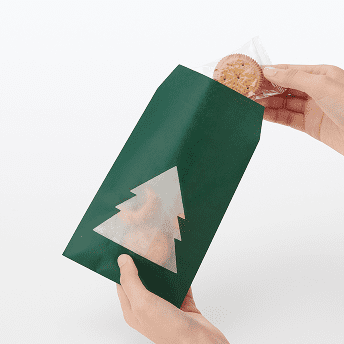 プレゼントのラッピングに クリスマス雑貨