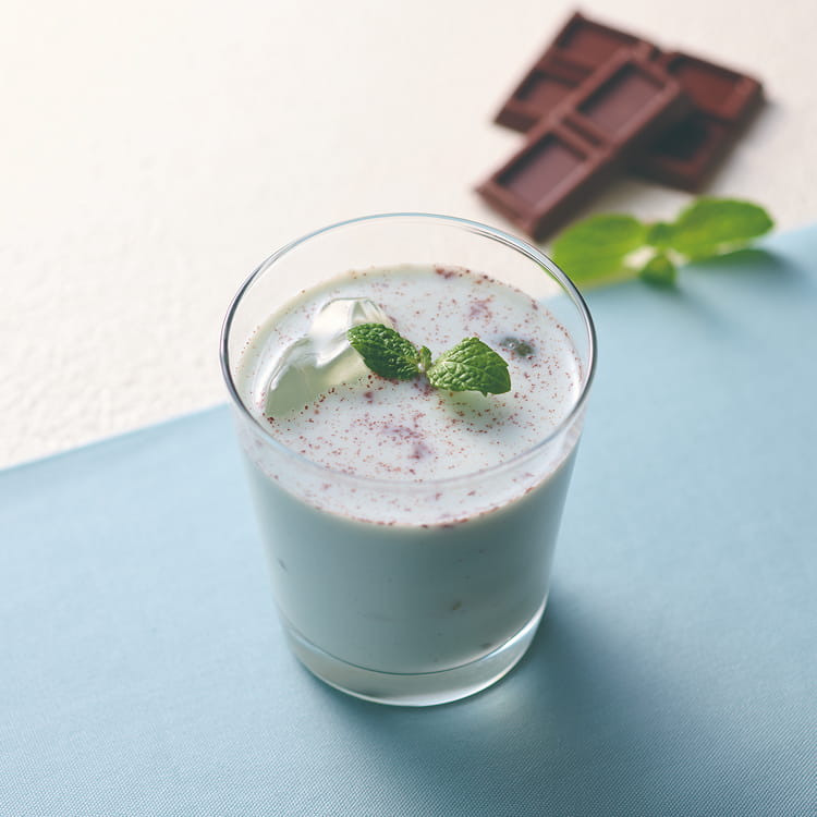 牛乳でつくる チョコミントラテのイメージ