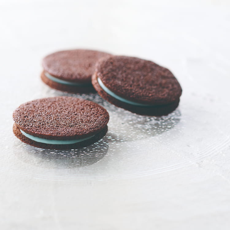 チョコミントのチュイルサンドのイメージ