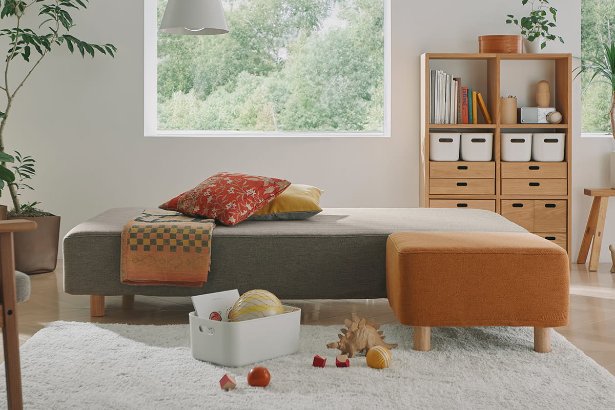 脚付スツールと脚付マットレスの組み合わせ