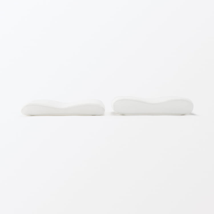 寝返りを受け止めるまくら　低め