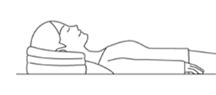 すべて折りたたんで寝そべる図