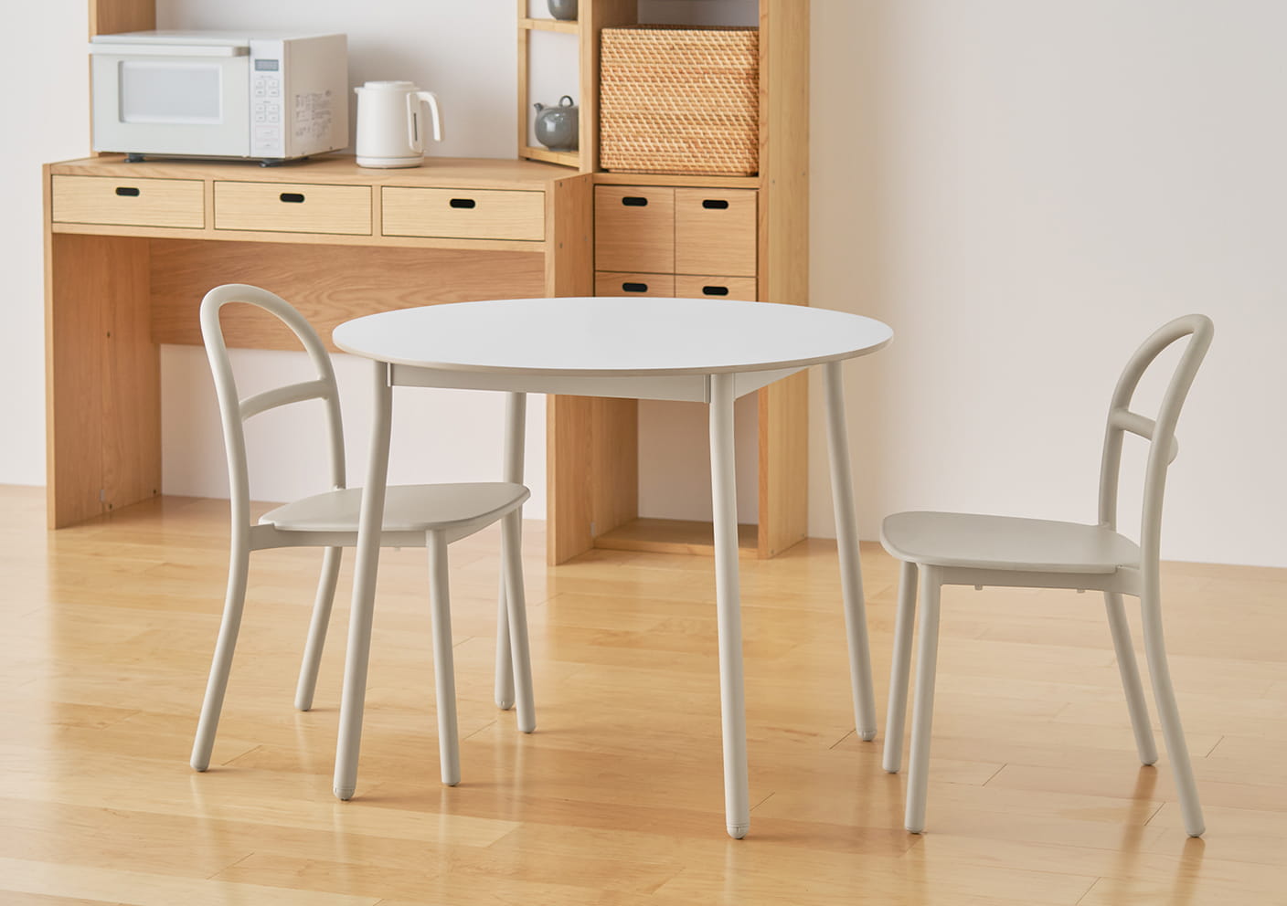 中でも外でもつかえるアルミ脚テーブルイメージ