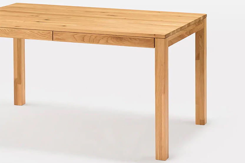 節や木目が目立つ部分も無駄なく使ってテーブルを作りました。のイメージ