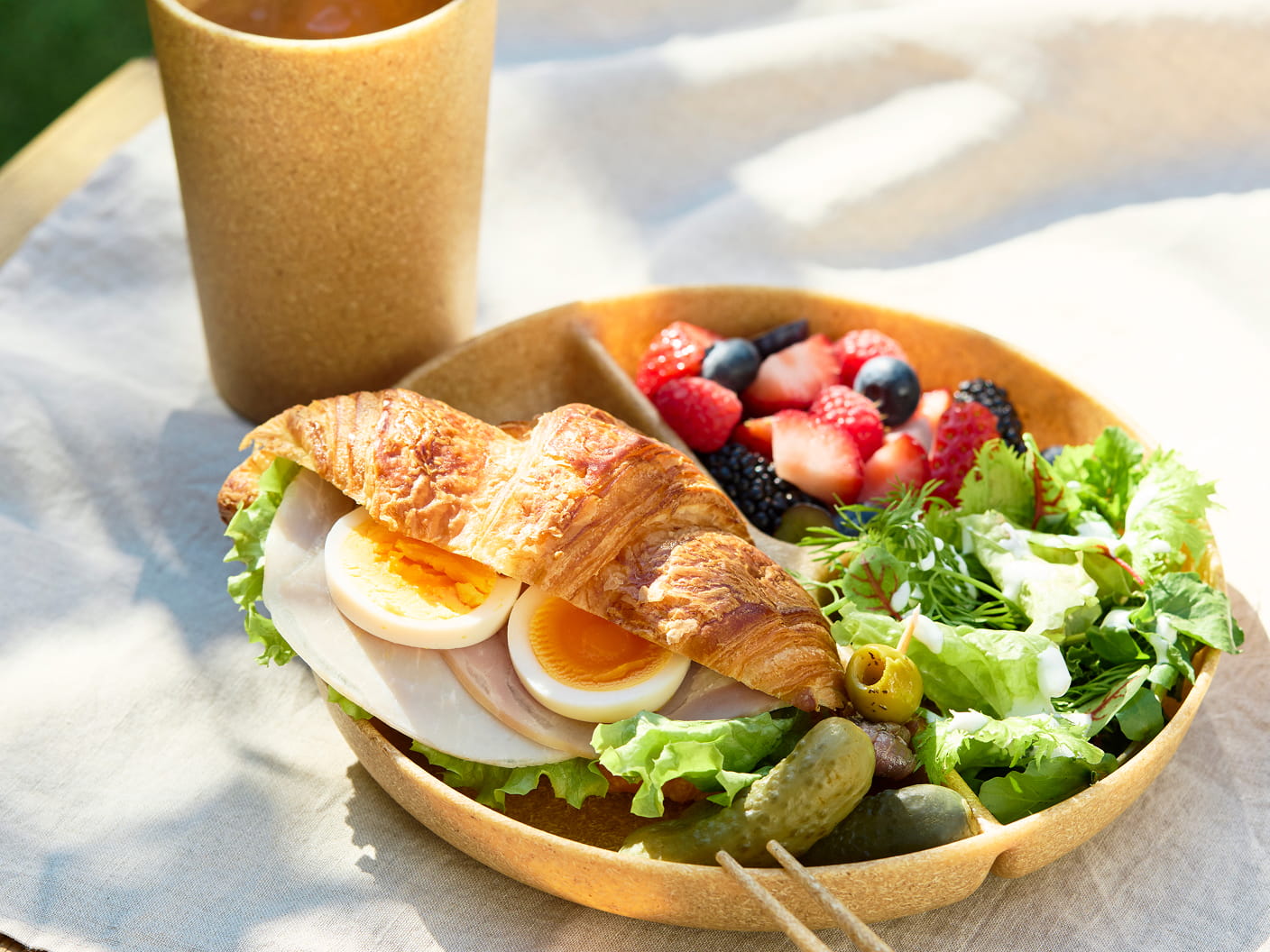 レンジで使える　ヤシの端材を使った　仕切り付きプレート