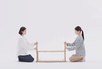 組み立てる様子の画像