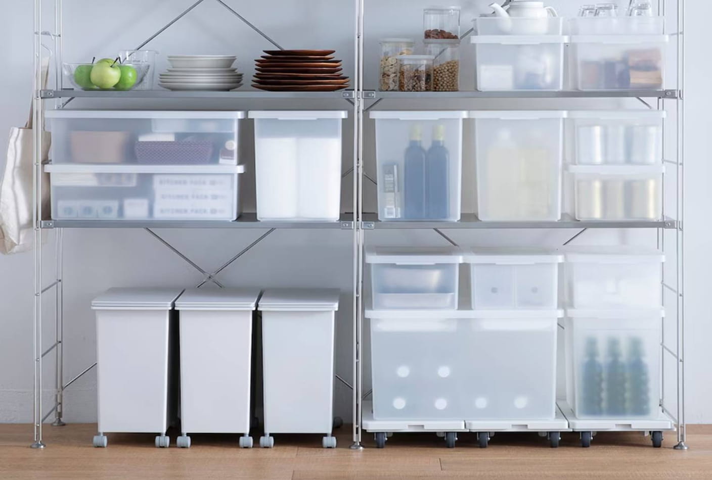 ステンレスユニットシェルフをキッチンで使う様子。