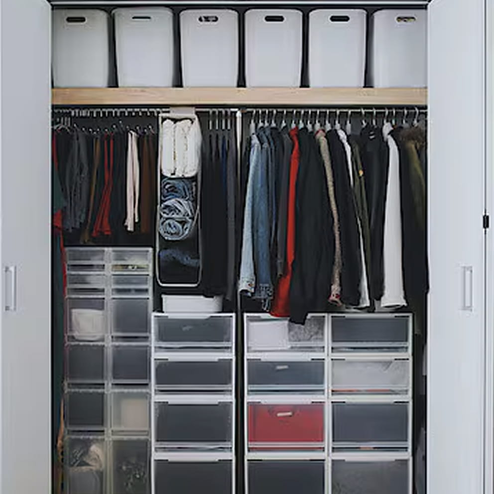 クローゼット内の小物・バッグの収納のイメージ