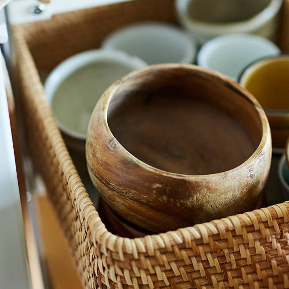 出番の少ない食器は大雑把に収納のイメージ