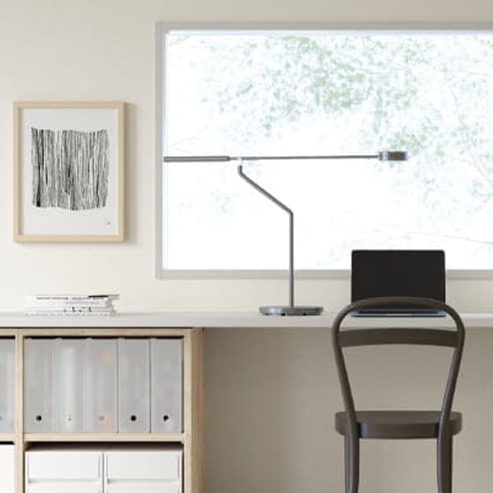 本や書類、文房具をデスク周りで使いやすくのイメージ