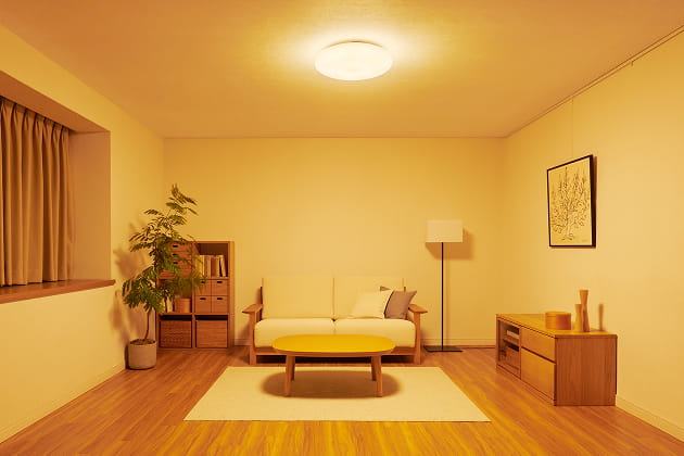 電球色のシーリングライトを使った部屋のイメージ