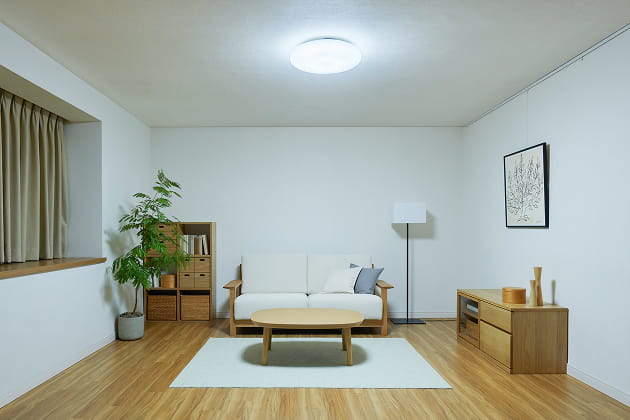 昼白色のシーリングライトを使った部屋のイメージ