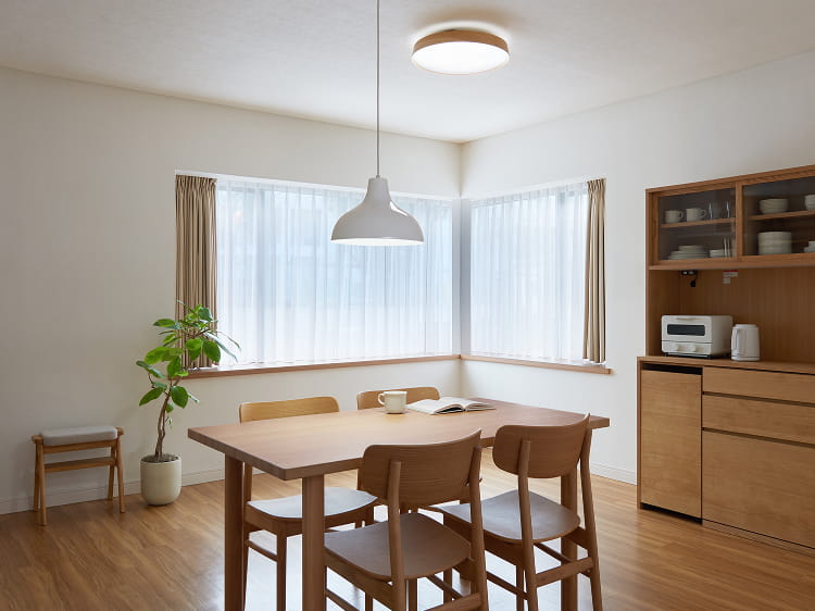 多灯を使ったダイニング照明の例