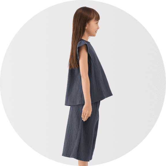 楊柳ガーゼフリルスリーブブラウス／七分丈ワイドパンツの着用イメージ