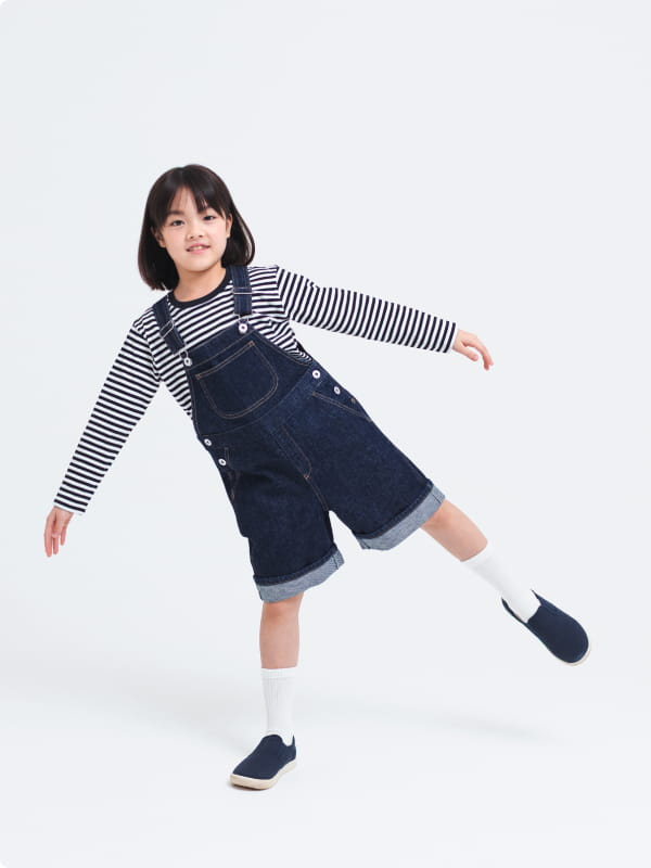 木の実から作ったカポック混デニムオーバーオールのLOOKイメージ