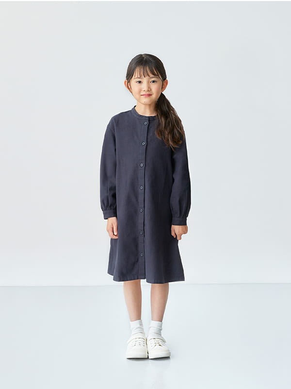 両面起毛フランネルスタンドカラー長袖ワンピース着用イメージ画像