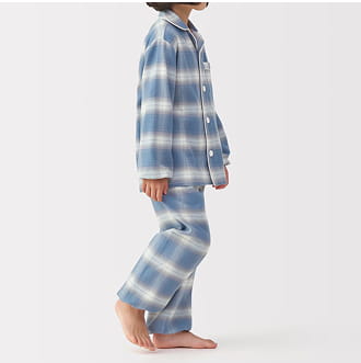 脇に縫い目のないフランネル 長袖パジャマ 着用イメージ画像