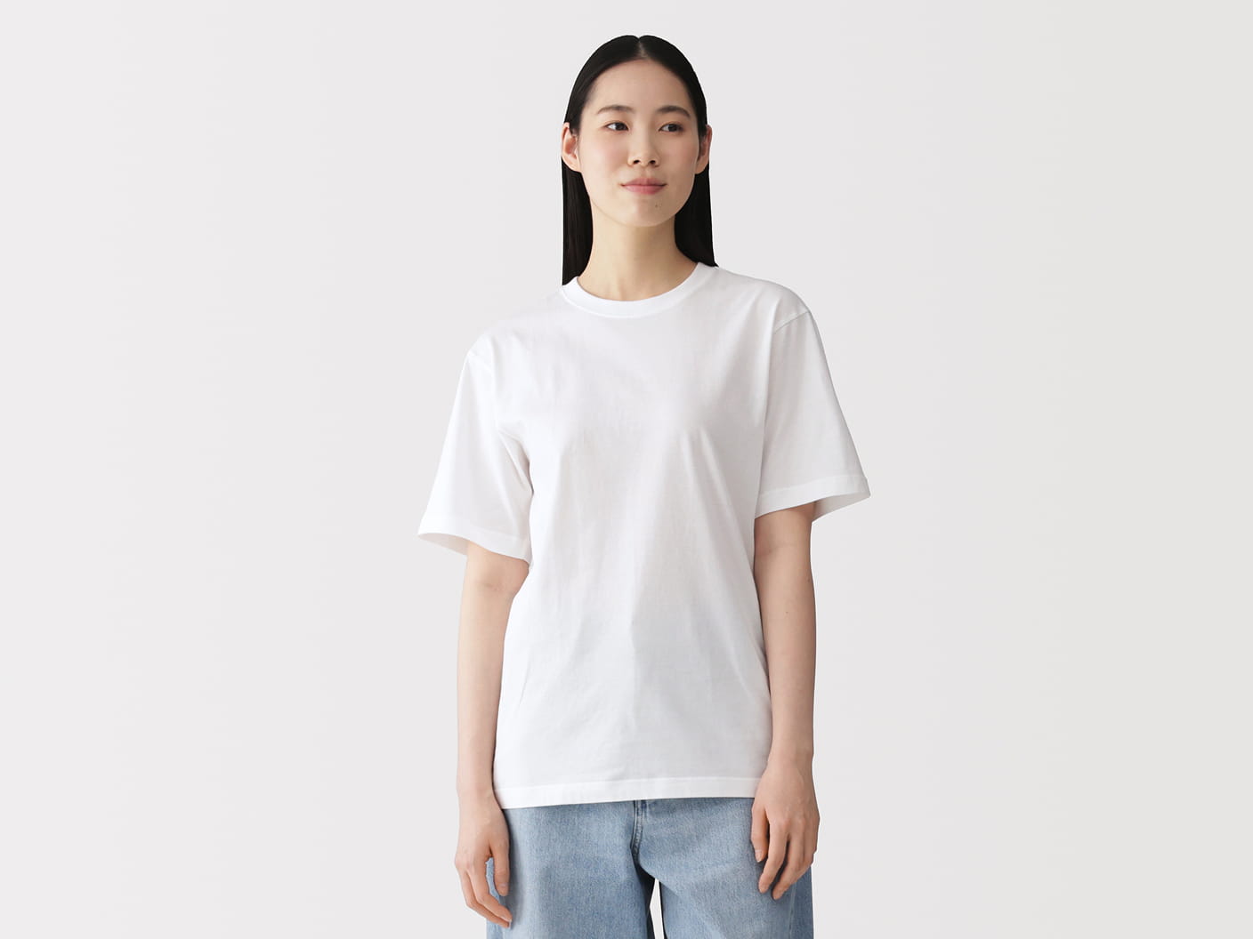 綿天竺編み　クルーネック半袖Ｔシャツの商品着用イメージ画像