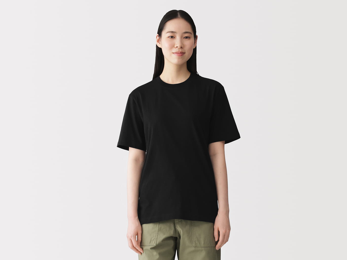綿天竺編み　クルーネック半袖Ｔシャツの商品着用イメージ画像