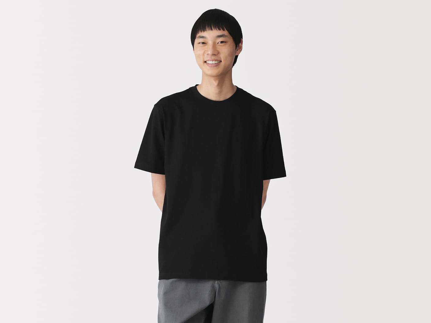 綿天竺編み　クルーネック半袖Ｔシャツの商品着用イメージ画像