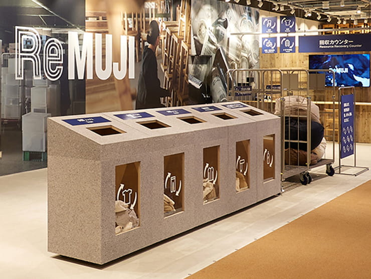 店舗に設置された資源回収ボックス