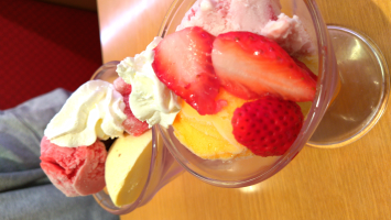いちごパフェ