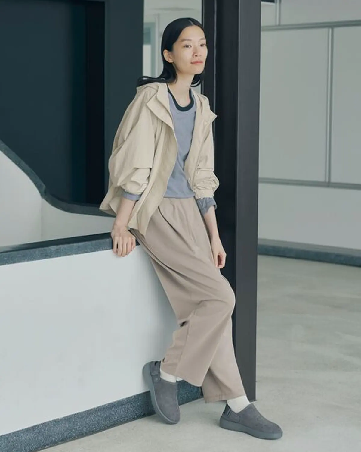 婦人　スムースポンチイージーテーパードパンツ