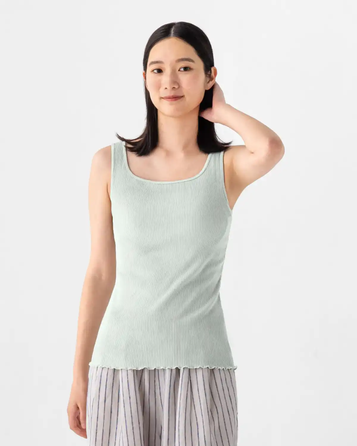婦人　なめらかリブブラタンクトップの着用画像