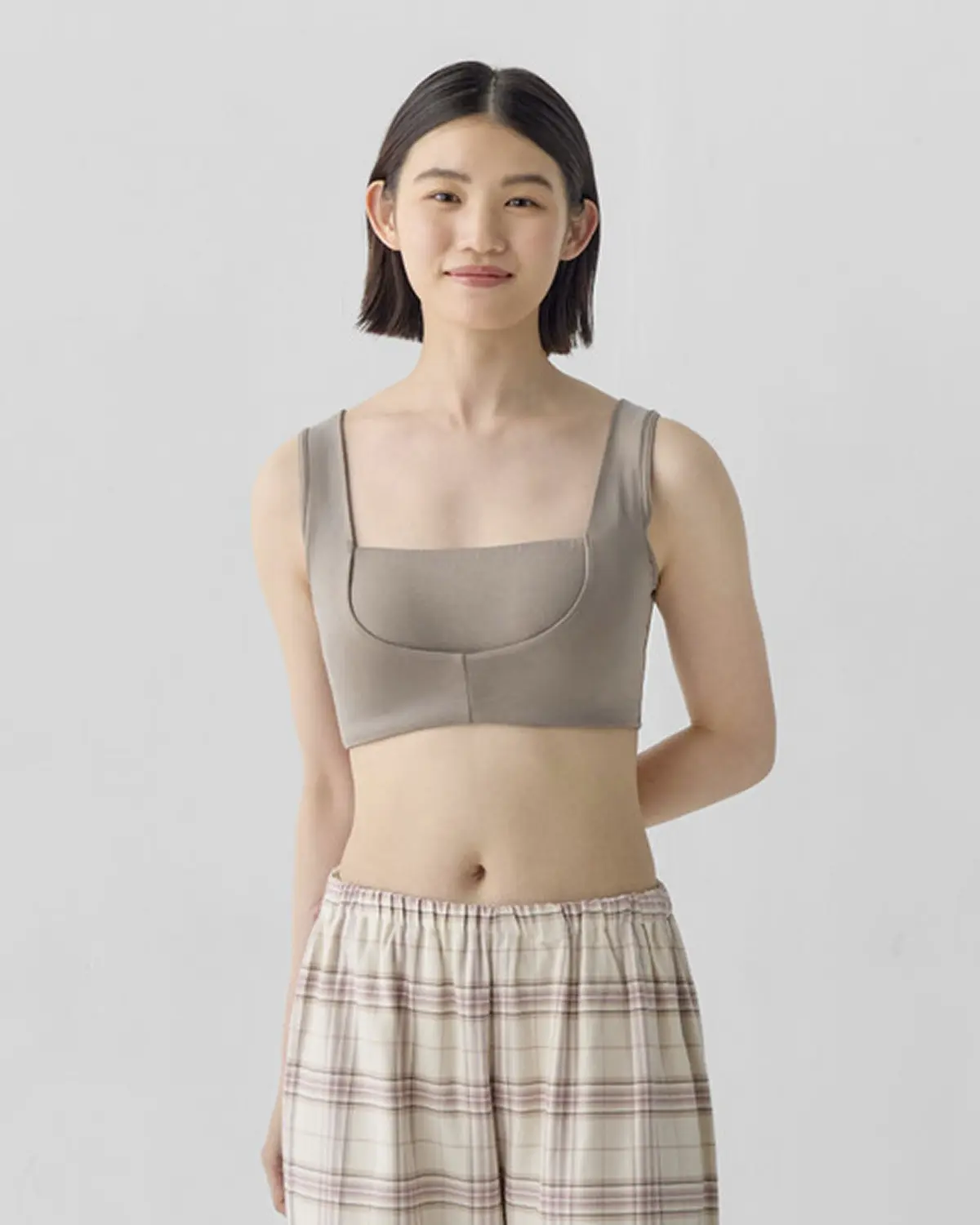 婦人 なめらかナイトブラジャーの着用イメージ