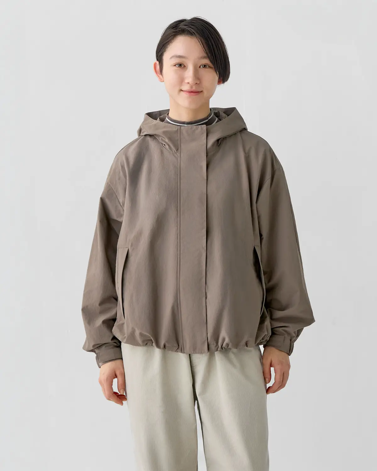 婦人　撥水ＵＶカットポケッタブルフードブルゾン