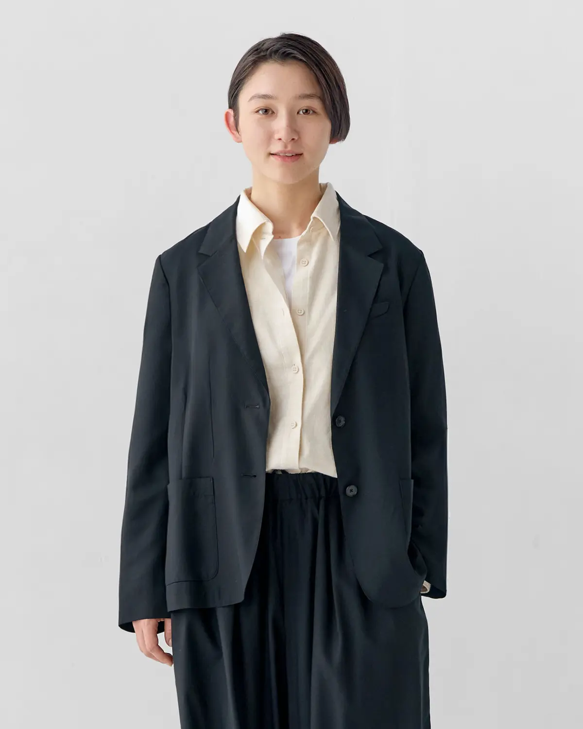 婦人　なめらか　シャツジャケット