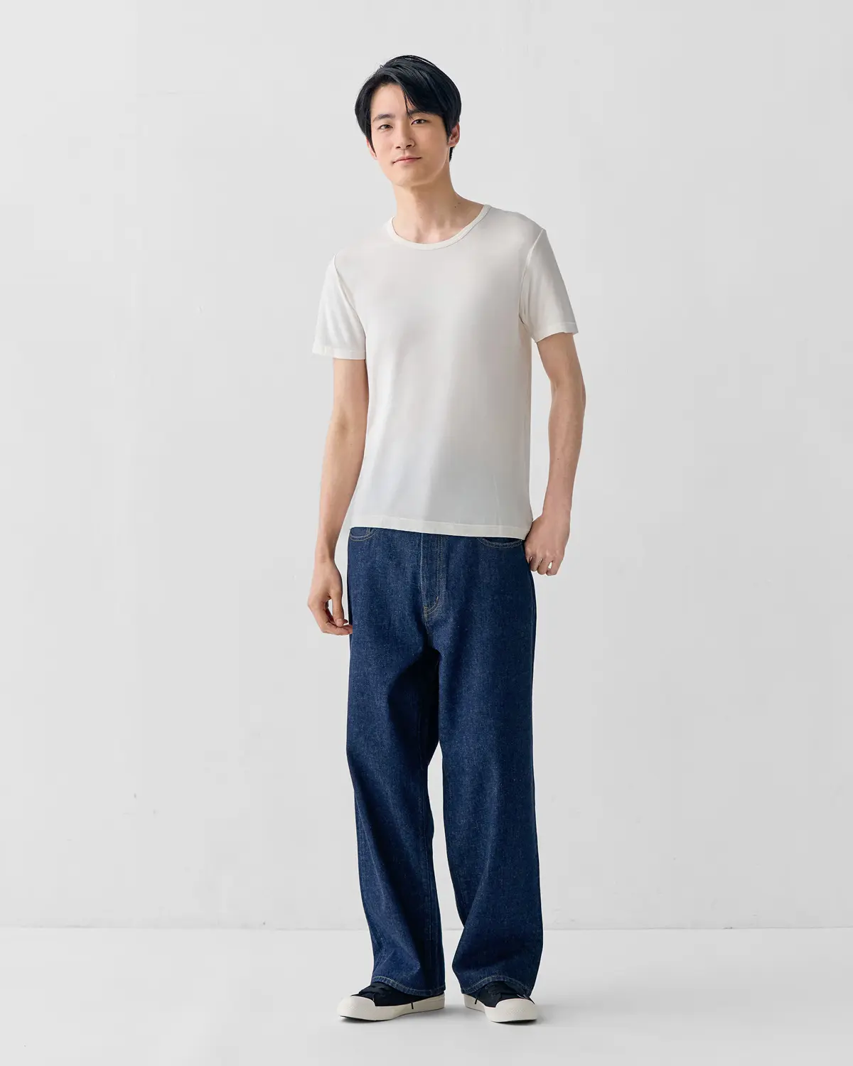 着るスキンケアインナー 紳士 半袖Tシャツインナーの着用イメージ1