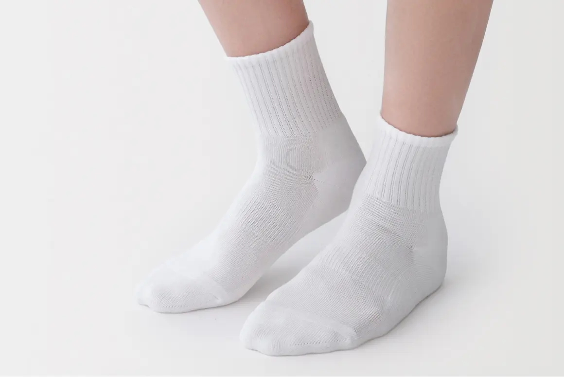ショート丈の靴下の着用画像。
