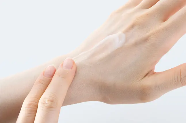 美容液のように、するすると肌になじむのイメージ