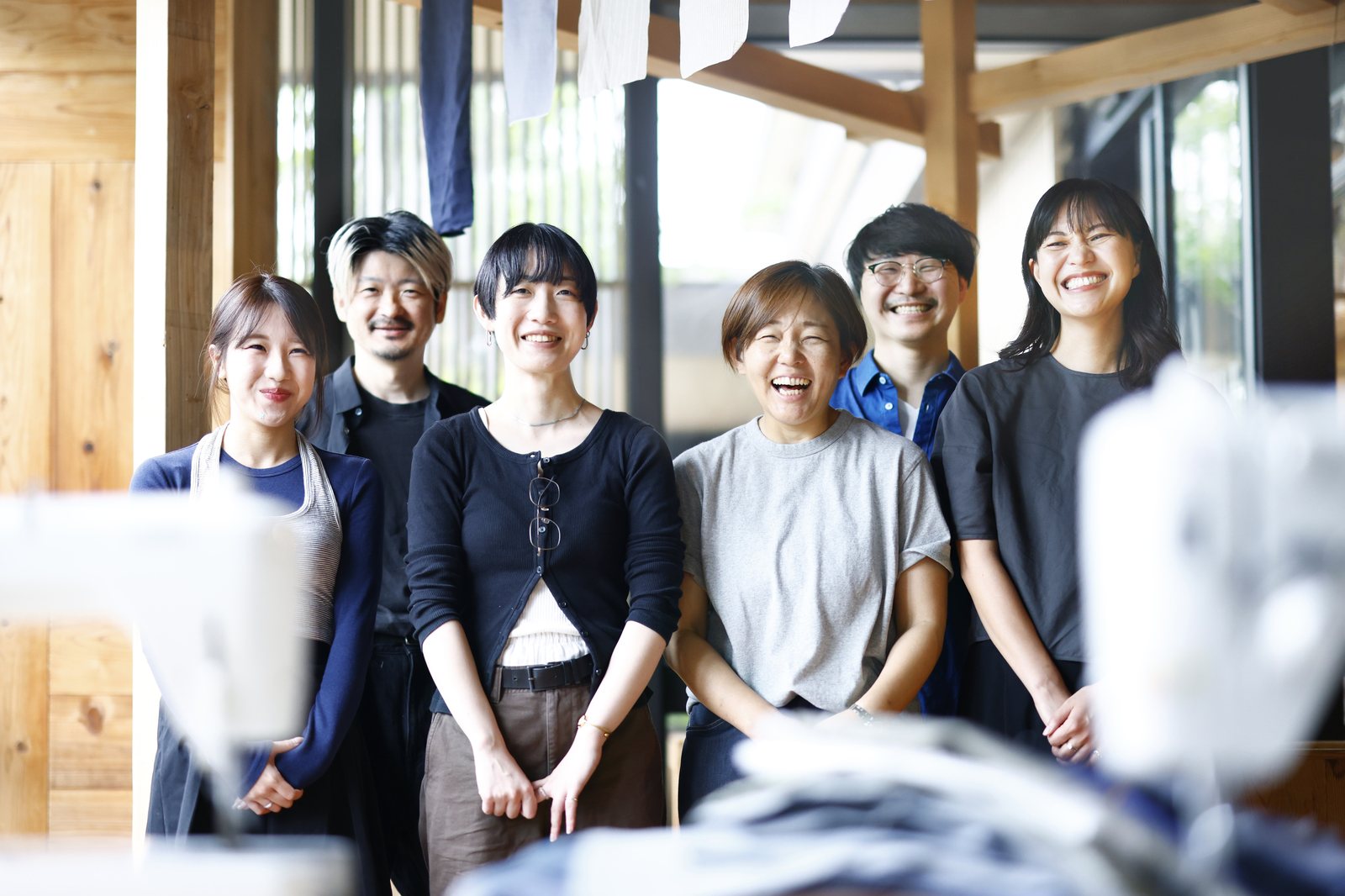 リペア＆リメイク工房を担当する、無印良品の衣服デザイナー・パタンナーのみなさん。