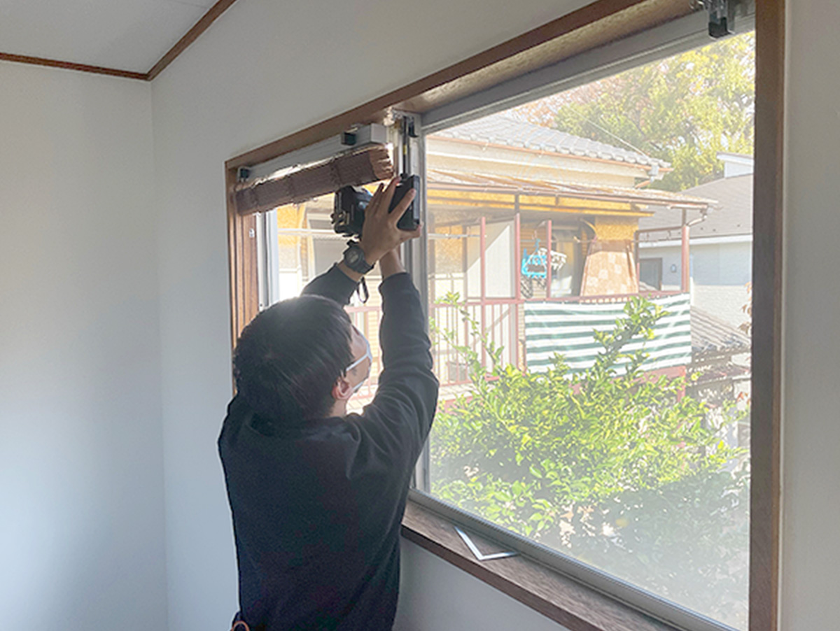 ブラインドの取り付けのイメージ