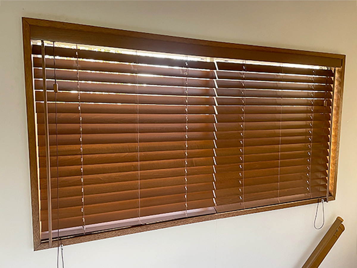 ブラインドの取り付けのイメージ