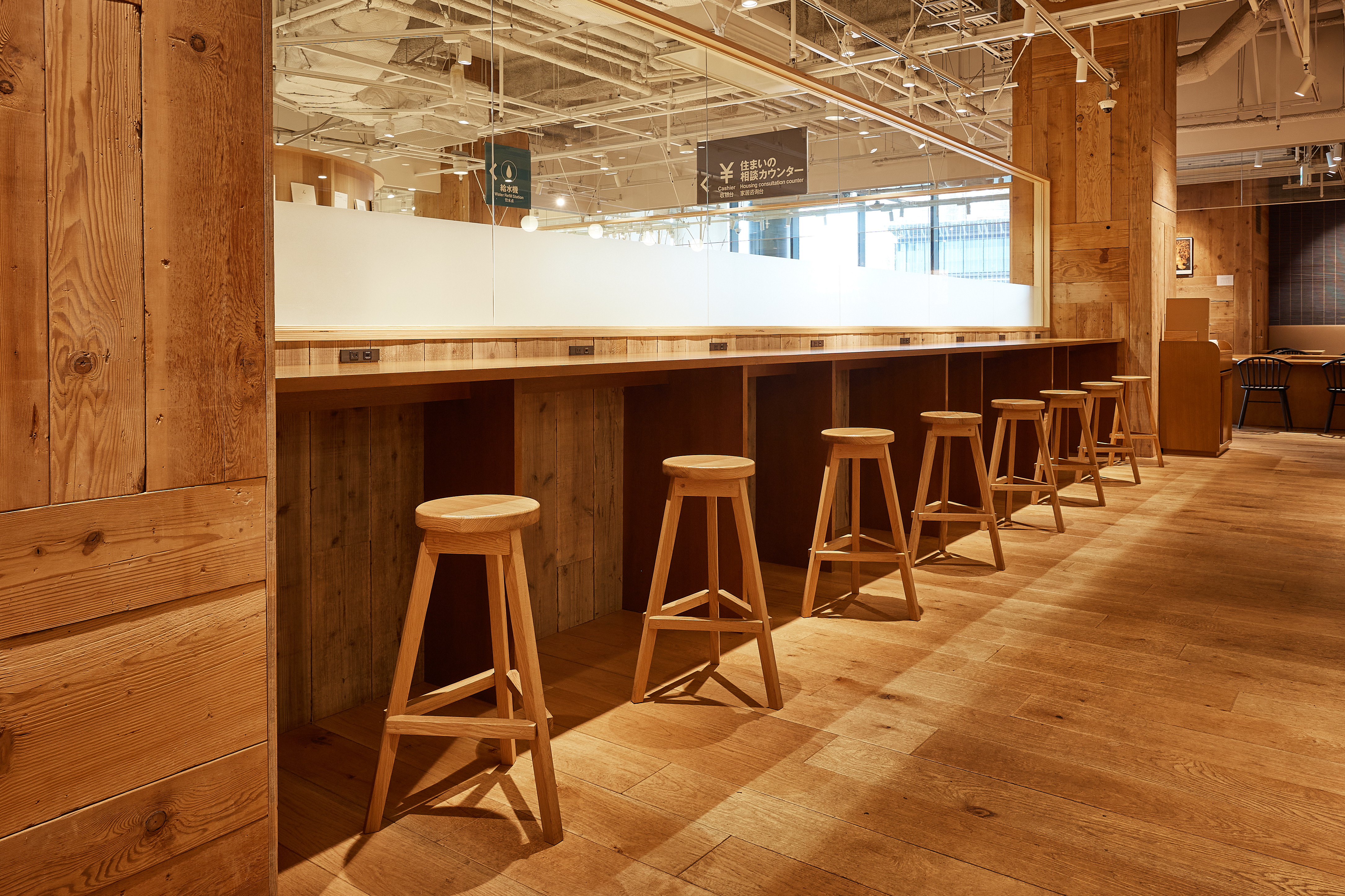 木製ハイスツール 丸座 – 法人向け空間商材 | 無印良品