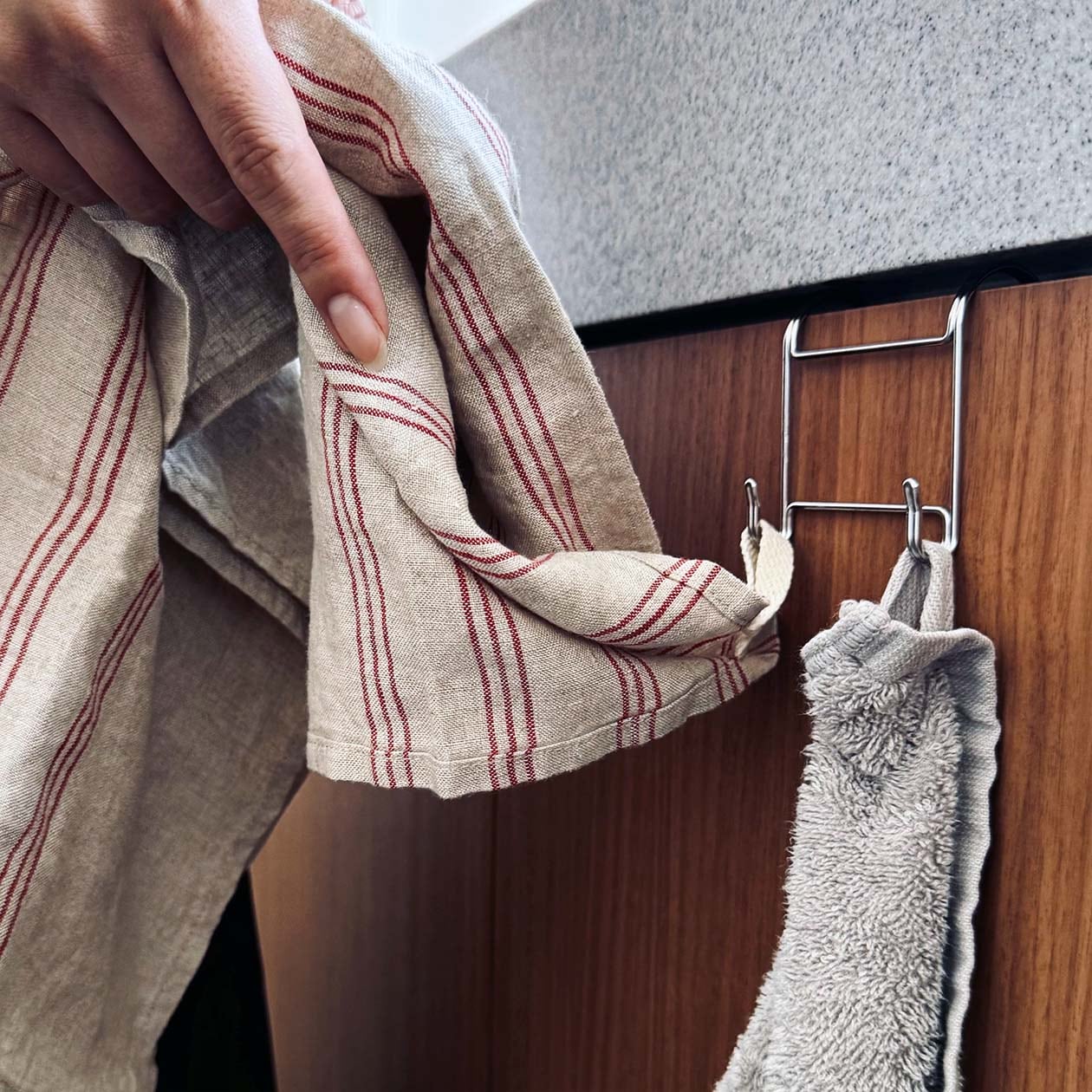 吊るす収納の、良いことと活用法｜ 無印良品