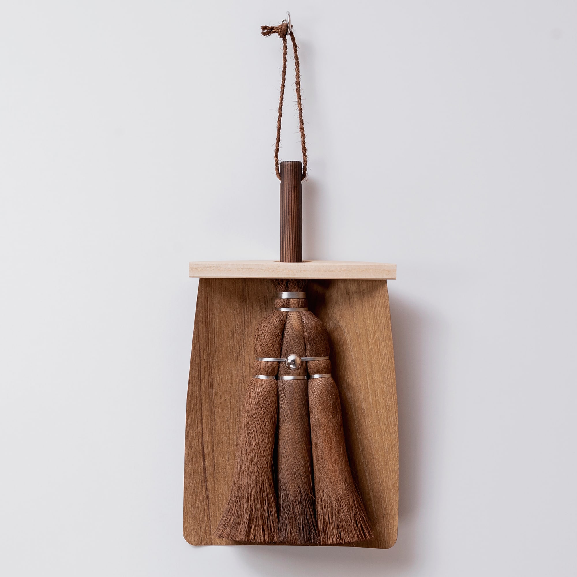 和歌山県　高田耕造商店の「棕櫚のやさしいほうき」 小箒