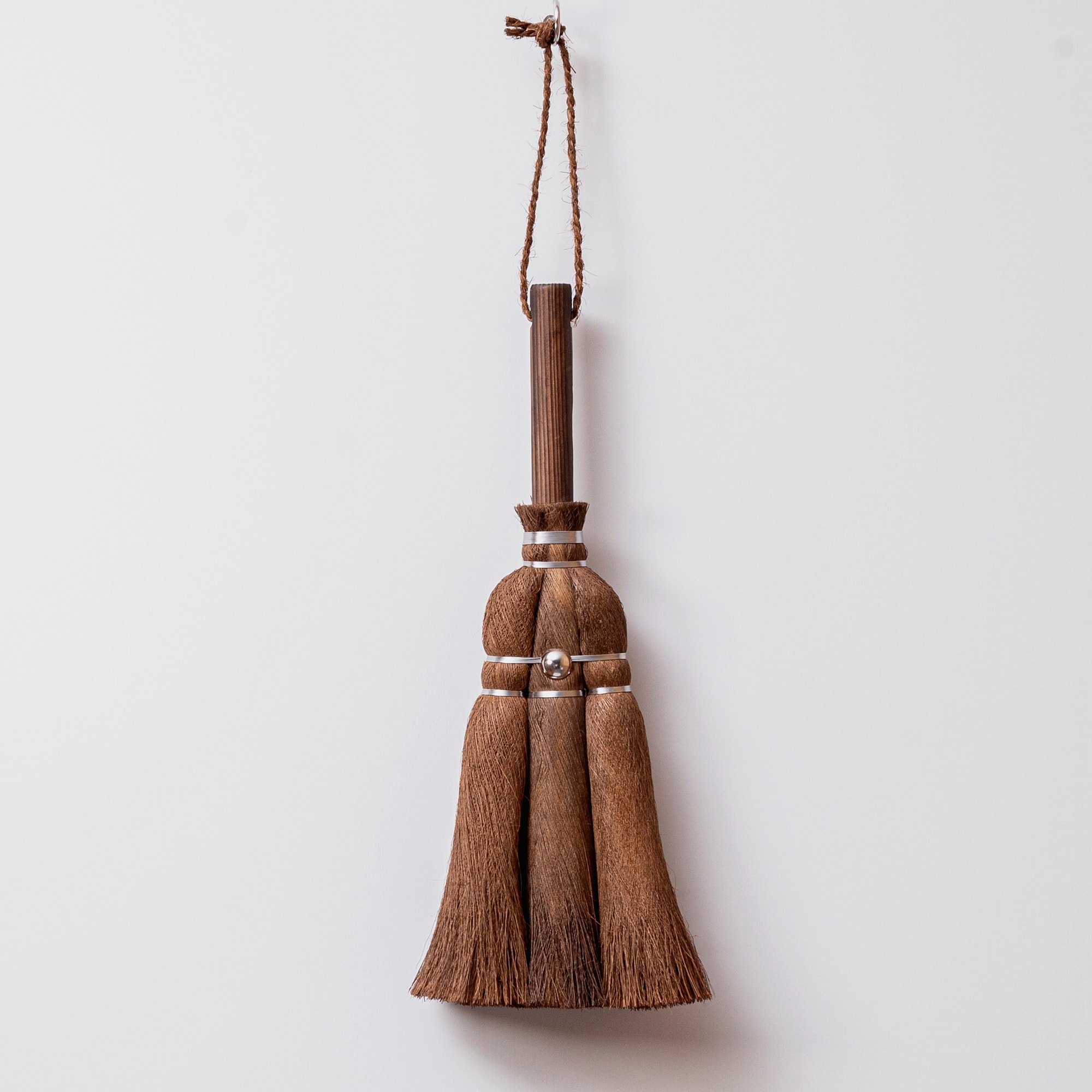 和歌山県　高田耕造商店の「棕櫚のやさしいほうき」 小箒