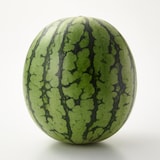 新潟県産　荒井ファームの「八色産スイカ」小玉 ・約６．９ｋｇ（３玉）