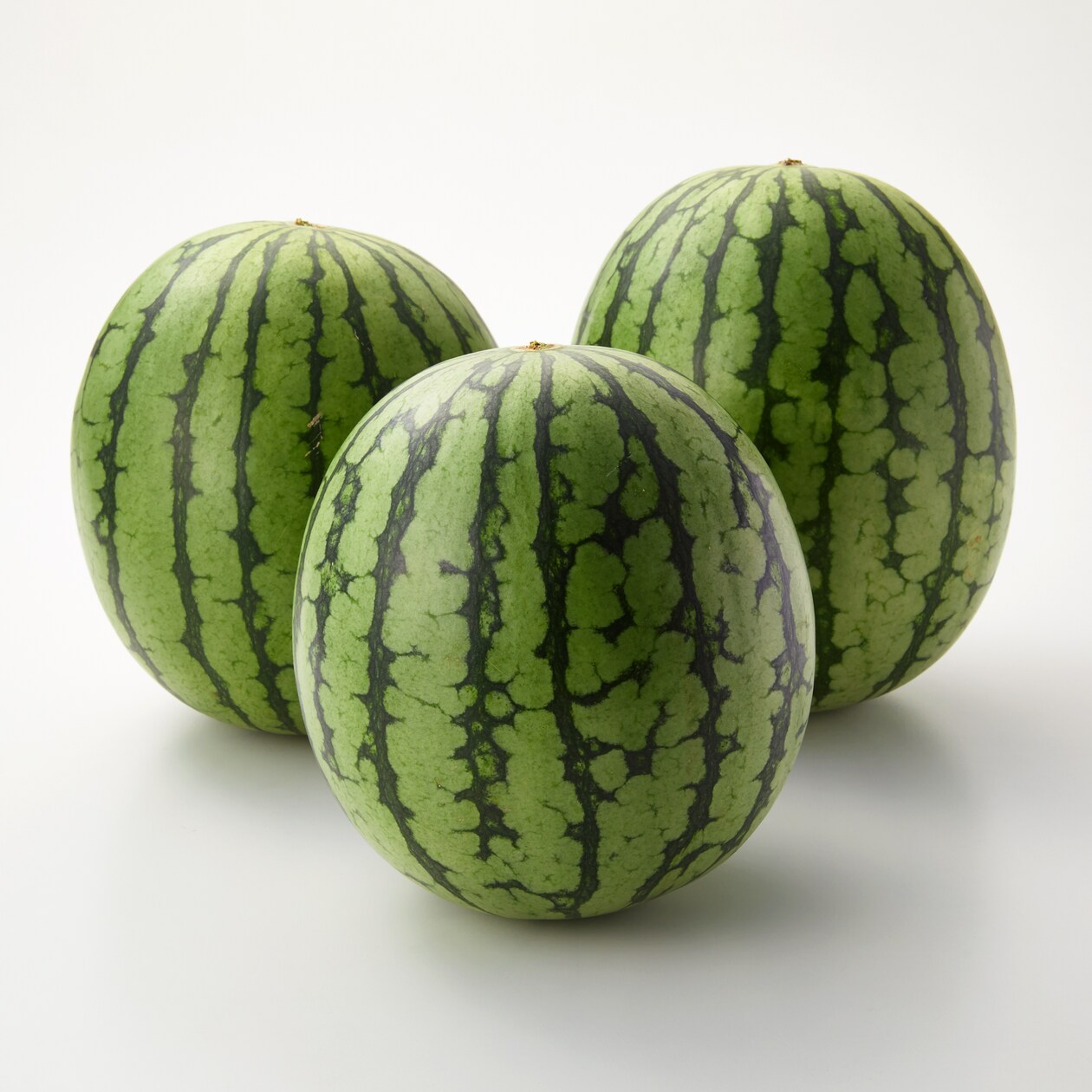 新潟県産　荒井ファームの「八色産スイカ」小玉 （約２.８ｋｇ）×３個
