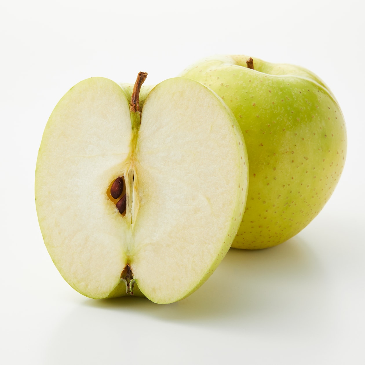 秋田県産　さとう果樹園のりんご「王林」　家庭用・約３ｋｇ（サイズおまかせ）